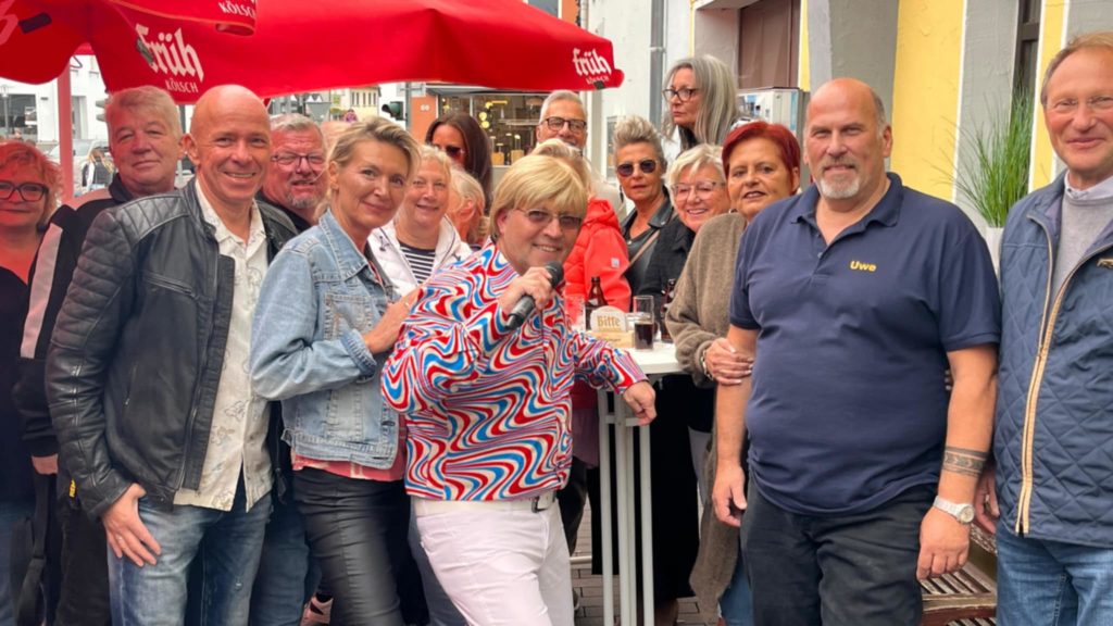 Gotti mit den Inhabern Uwe und Karina Wüschem. Foto: Kalenberg